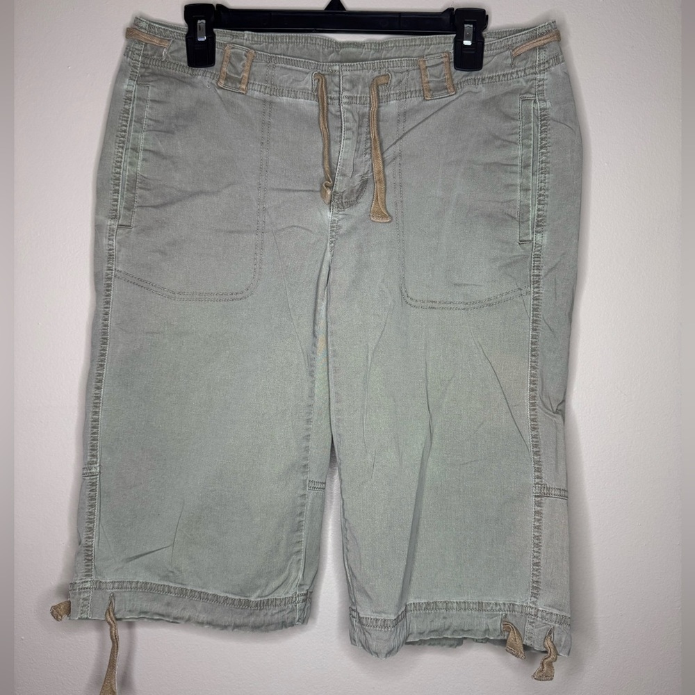 The North Face Womens Shorts Size 8 Sage Green Drawstring